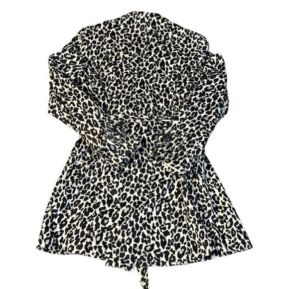 Women’s Forever 21 White Black Grey Medium Animal Print Jacket EUC - Picture 4 of 8